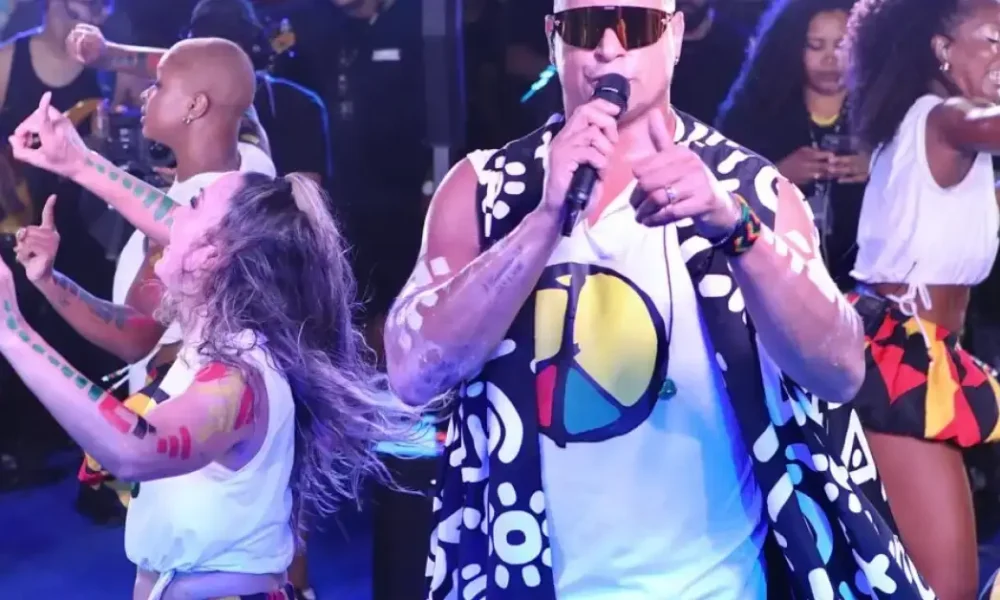 Xanddy arrasta multidão na ‘Melhor Segunda’ e faz homenagem a Timbalada