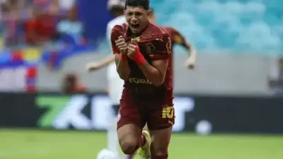 De cabe&ccedil;a de Pulga, Bahia vence Vasco e se firma no G6