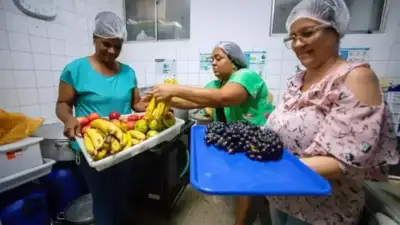 Chuva em Lauro de Freitas: prefeitura inicia entrega de alimentos