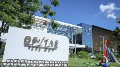 Bolsonaro &eacute; internado em Bras&iacute;lia para cirurgia na quinta-feira