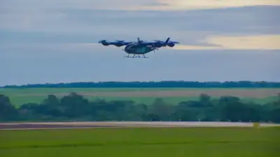 Eve, da Embraer, realiza primeiro voo do seu &ldquo;carro voador&rdquo; no interior de SP