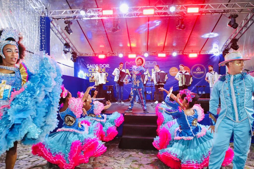 Grupo de forro dançando