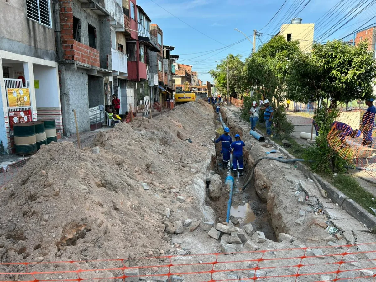 esgotamento de rua em manutenção