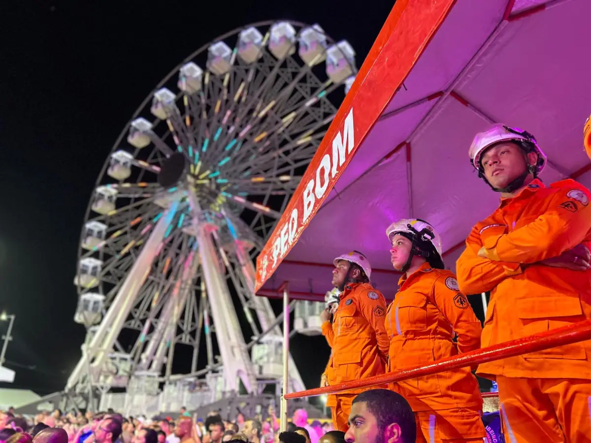 Bombeiros de prontidão no Festival Virada.