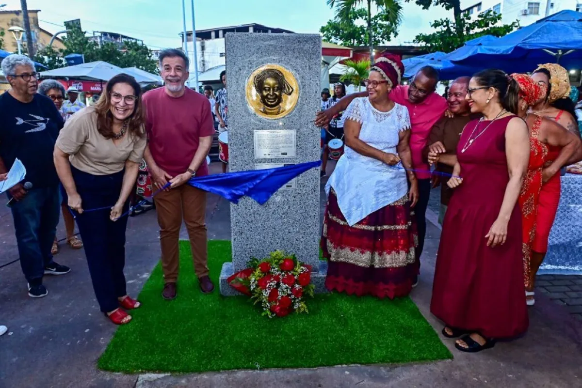 Efínge de Cira do Acarajé inaugurado em Itapuã