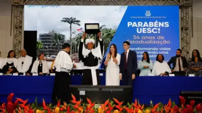 Jer&ocirc;nimo &eacute; primeiro governador a ganhar t&iacute;tulo de Doutor da Uesc