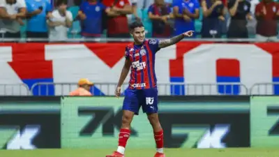 Baiano brilha no adeus da Fonte e Bahia segue firme na caça à Libertadores