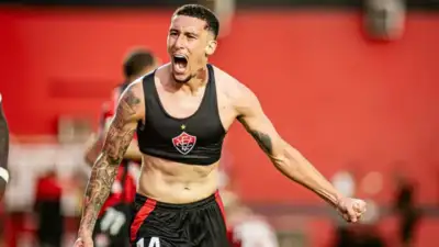 Com gol de Baralhas, Vitória sofre, vence e garante permanência na Série A