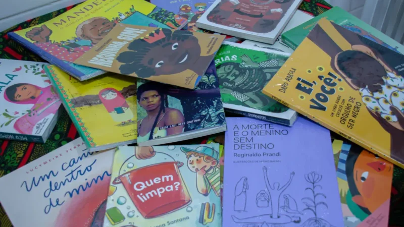 Livros disponives na Biblioteca Antirracista em Quingoma