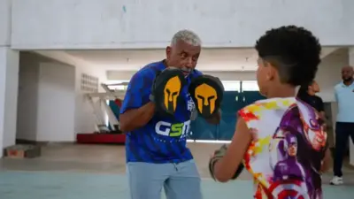 Boxe forma campe&otilde;es dentro e fora do ringue em Lauro de Freitas