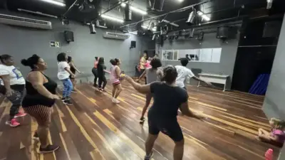 Dan&ccedil;a de gra&ccedil;a toma os bairros de Lauro de Freitas