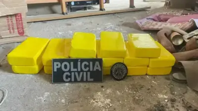 Den&uacute;ncia an&ocirc;nima leva pol&iacute;cia a dep&oacute;sito de entorpecentes e armas em resid&ecirc;ncia