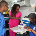 Estado reforça saúde e leva vacinação para Mica Lauro