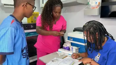 Estado refor&ccedil;a sa&uacute;de e leva vacina&ccedil;&atilde;o para Mica Lauro