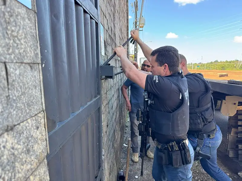 Policiais civis em operação