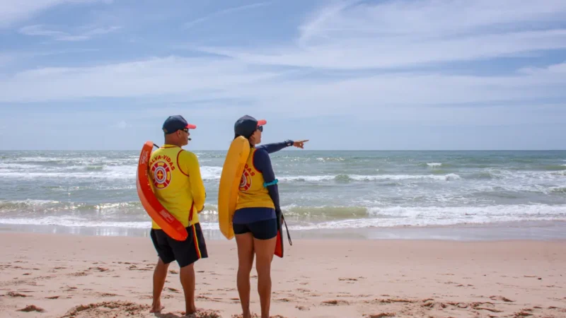Salva-vidas na praia de Lauro de Freitas