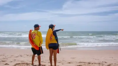 Lauro de Freitas amplia hor&aacute;rio de salva-vidas no ver&atilde;o