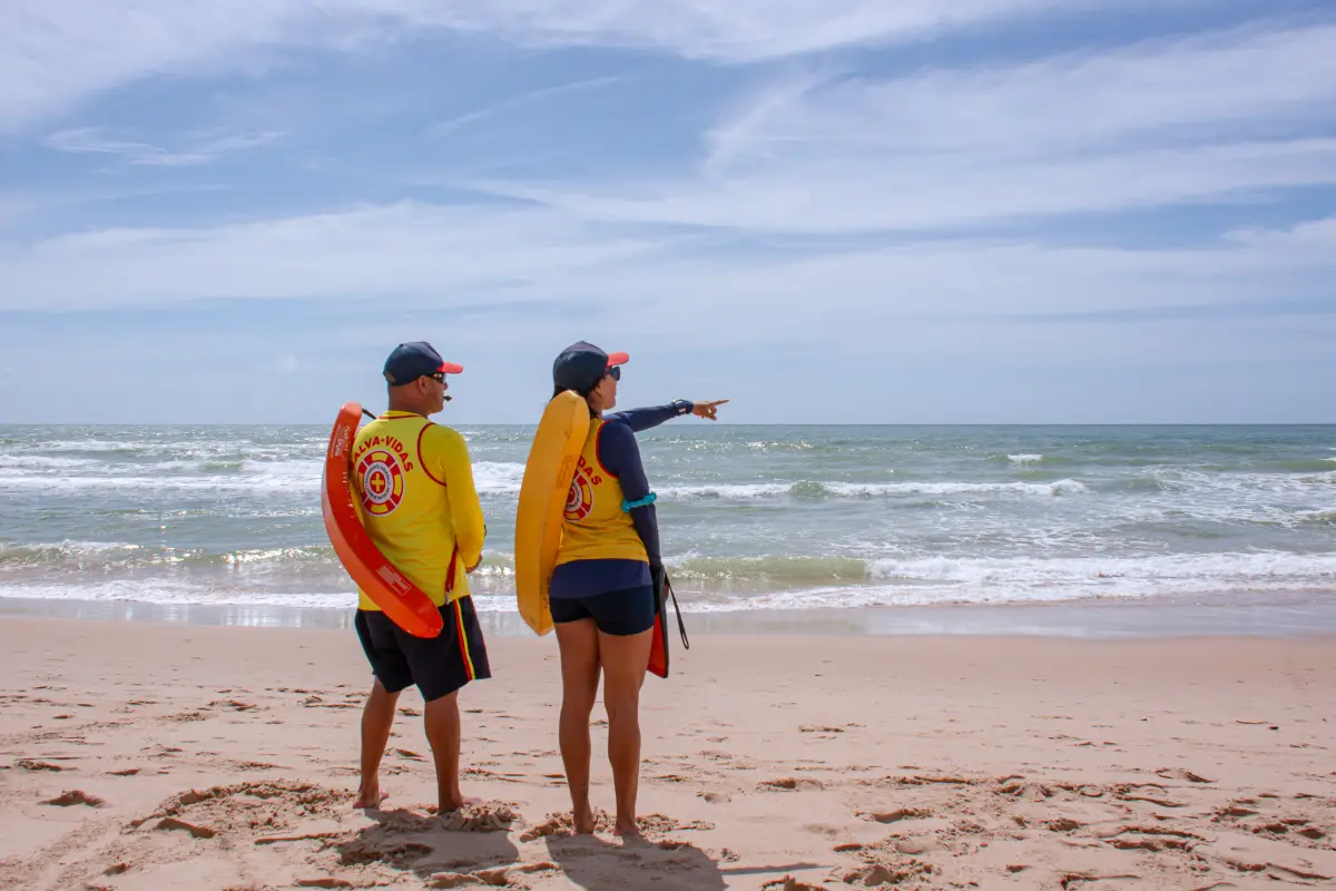 Salva-vidas na praia de Lauro de Freitas