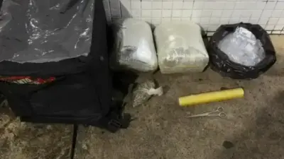 Mussurunga: PM intercepta suspeito com carga de maconha em mochila de entregas