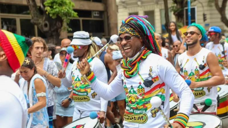 Bloco Olodum tocando na rua