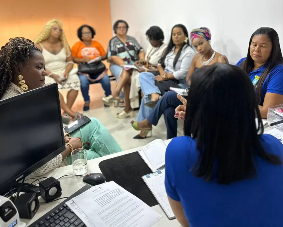 Debate com a prefeita Debora Regis sobre o combate a violência contra a mulher.