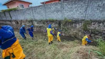 Prefeitura intensifica limpeza de canal no Jardim Aeroporto