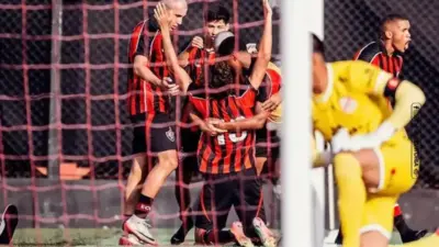 Resist&ecirc;ncia em Guarulhos: Com dois expulsos, Vit&oacute;ria arranca empate na estreia da Copinha