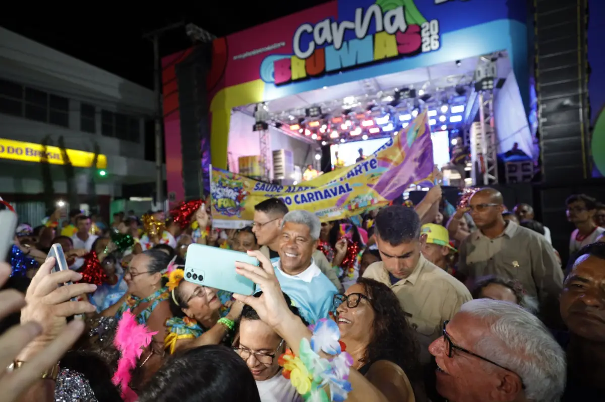 Governador no meio do carnaval em Brumado