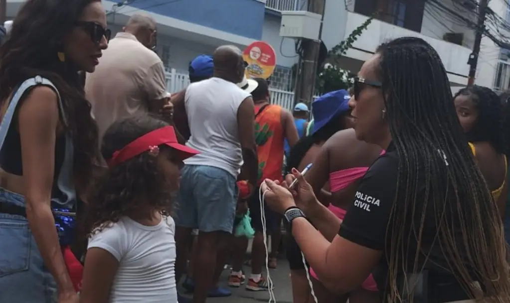 Delegada trabalhando no carnaval Delegada trabalhando no carnaval