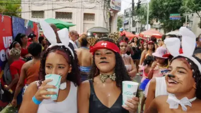 Carnaval 2026: 70 mil litros de &aacute;gua pot&aacute;vel para foli&otilde;es