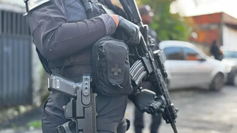 Policial em operação