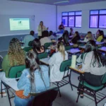 Lauro de Freitas capacita equipes para implante contraceptivo gratuito