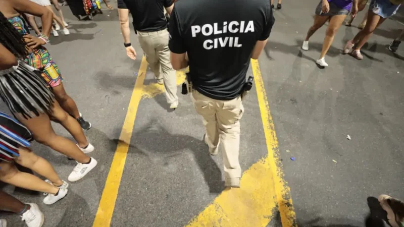 Policial no carnaval