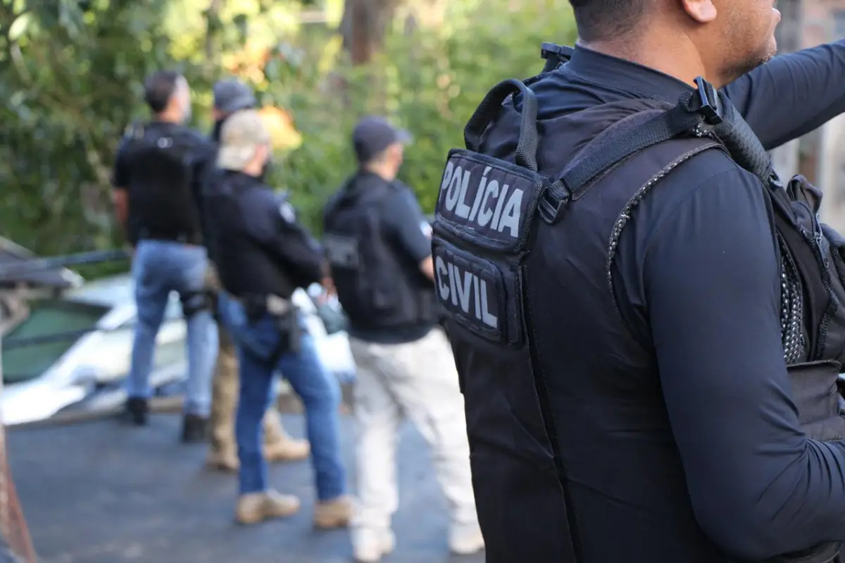 Policiais civis em operação
