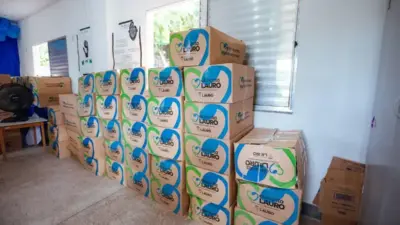 Prefeitura entrega 600 cestas b&aacute;sicas em Lauro de Freitas