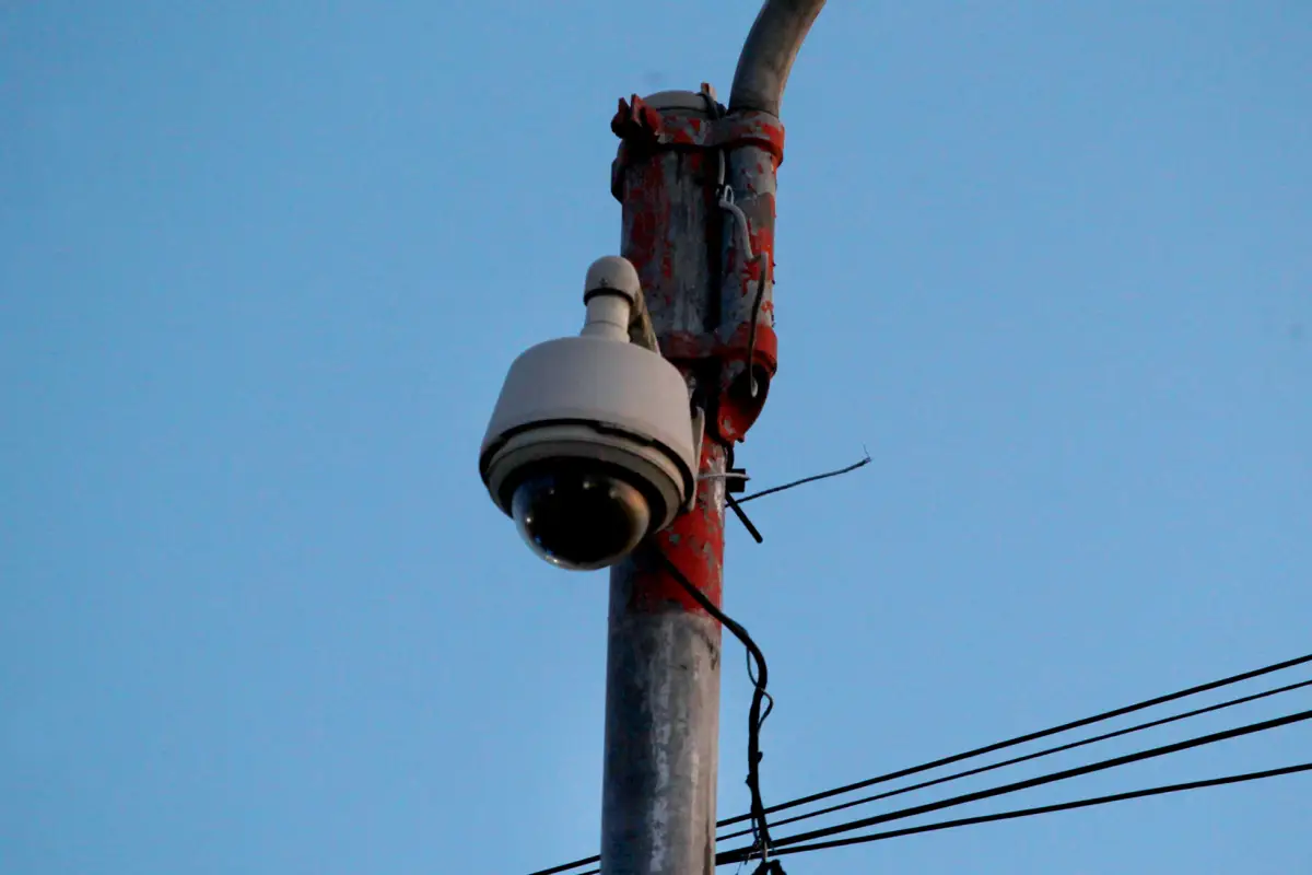 Câmara de vigilancia em poste