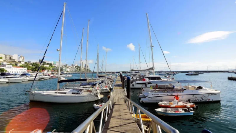 Seto náutico com vbarcos atracados