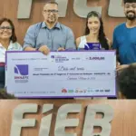 Estudante baiano vence concurso de redação com análise sobre fome e leite