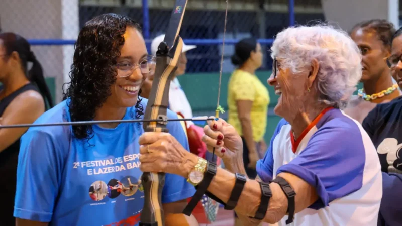 Senhora usando arco e flecha