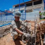 Prefeita vistoria obra da Praça Santa Bárbara em Itinga