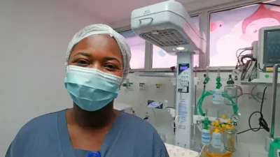 enfermeira trabalhando