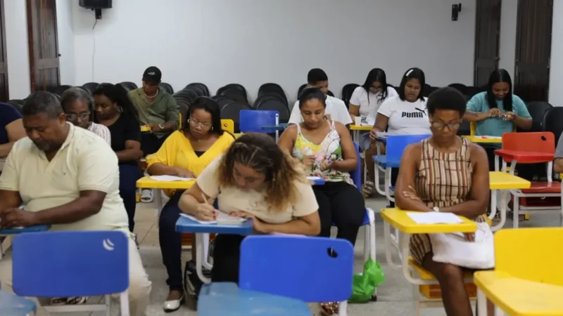 pessoas fazendo prova