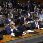 CPMI do INSS rejeita relat&oacute;rio que pedia indiciamento de 200 pessoas