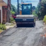 Lauro de Freitas realiza nivelamento da Rua Alfa no bairro Caji