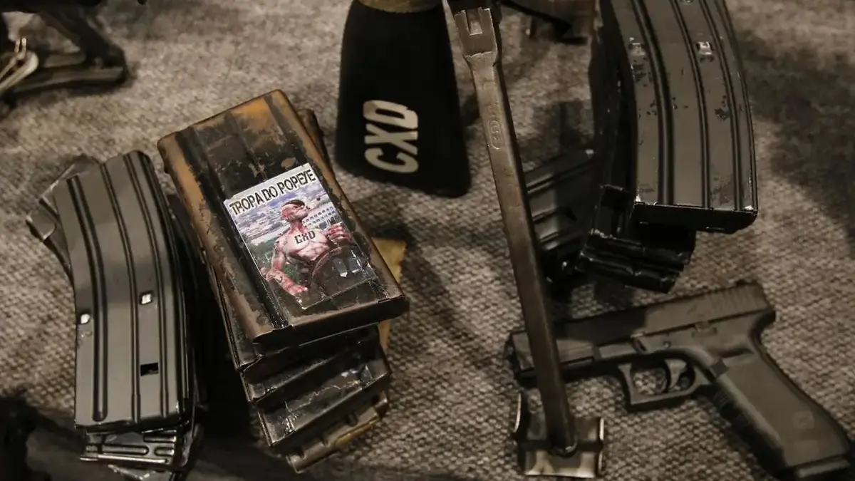 muni&ccedil;&atilde;o de armas de bandidos