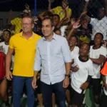 Liberdade ganha pra&ccedil;a reformada com academia e parque infantil ap&oacute;s anos de abandono