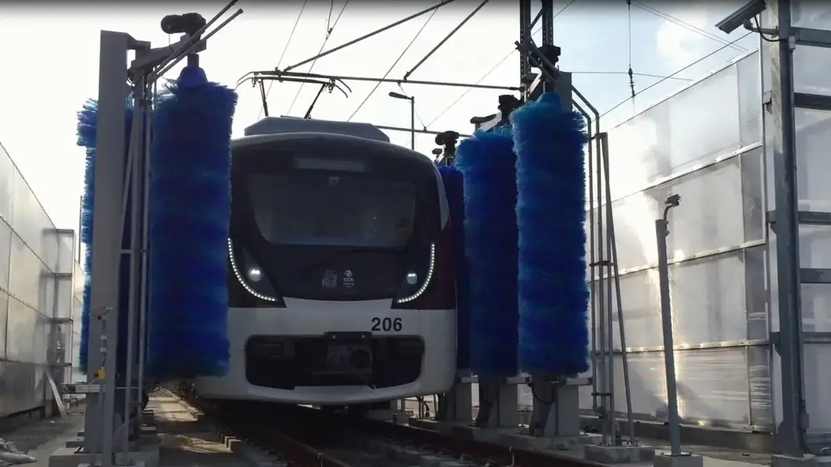 Metr&ocirc; sendo lavado