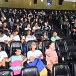 Sess&atilde;o de cinema inclusiva re&uacute;ne 110 pessoas em Salvador no Dia da S&iacute;ndrome de Down