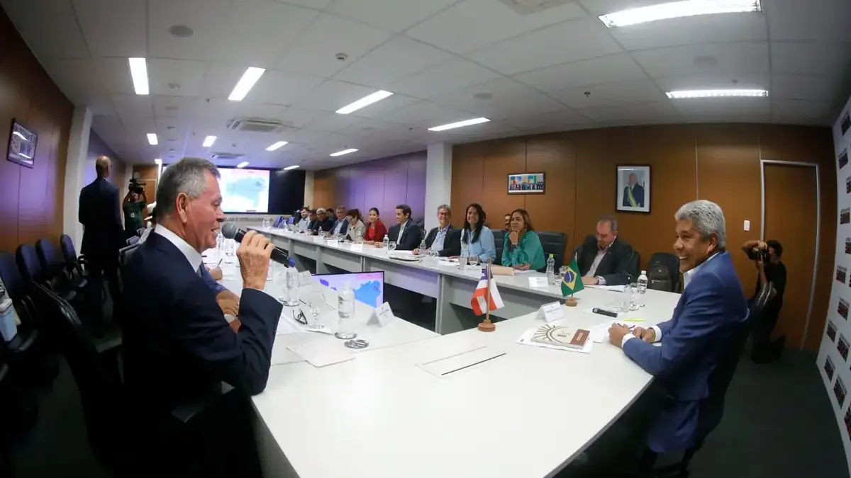 reuni&atilde;o do governador da Bahia, Jer&ocirc;nimo Rodrigues com o prefeito de Valente, Ubaldino Amaral de Oliveira.