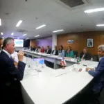 Valente recebe R$ 36 milhões e ambulâncias após reunião com governador